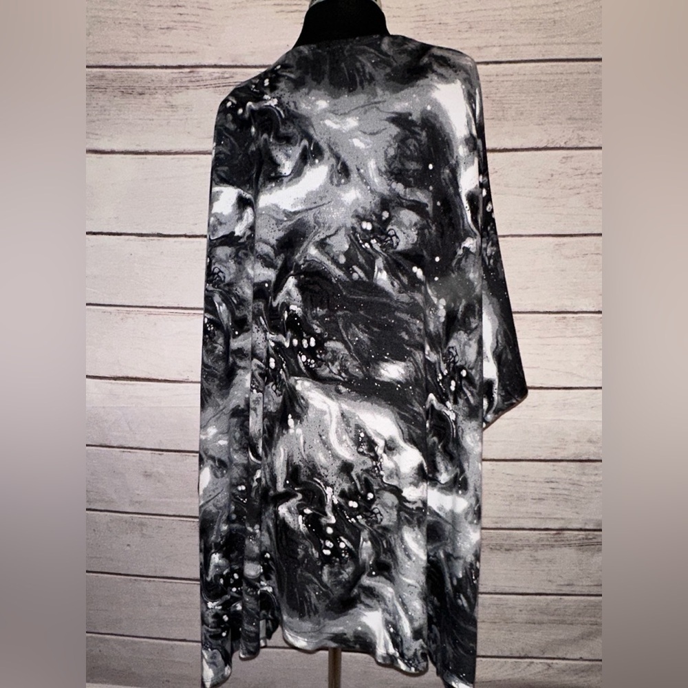 LulaRoe Savannah - Size S/M
Dressy Casual, Date Night, Office Wear,Black & White - Picture 2 of 3
